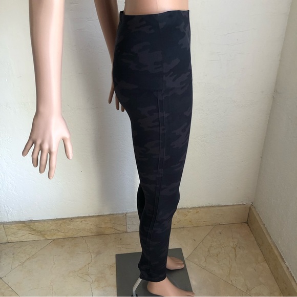 Spanx Olive Green Camouflage Compression Leggings Women’s Size 1X/1TG Acticewear - Picture 4 of 16